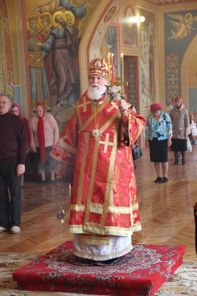 Митрополит Валентин возглавил пасхальное богослужение в храме при Оренбургской духовной семинарии