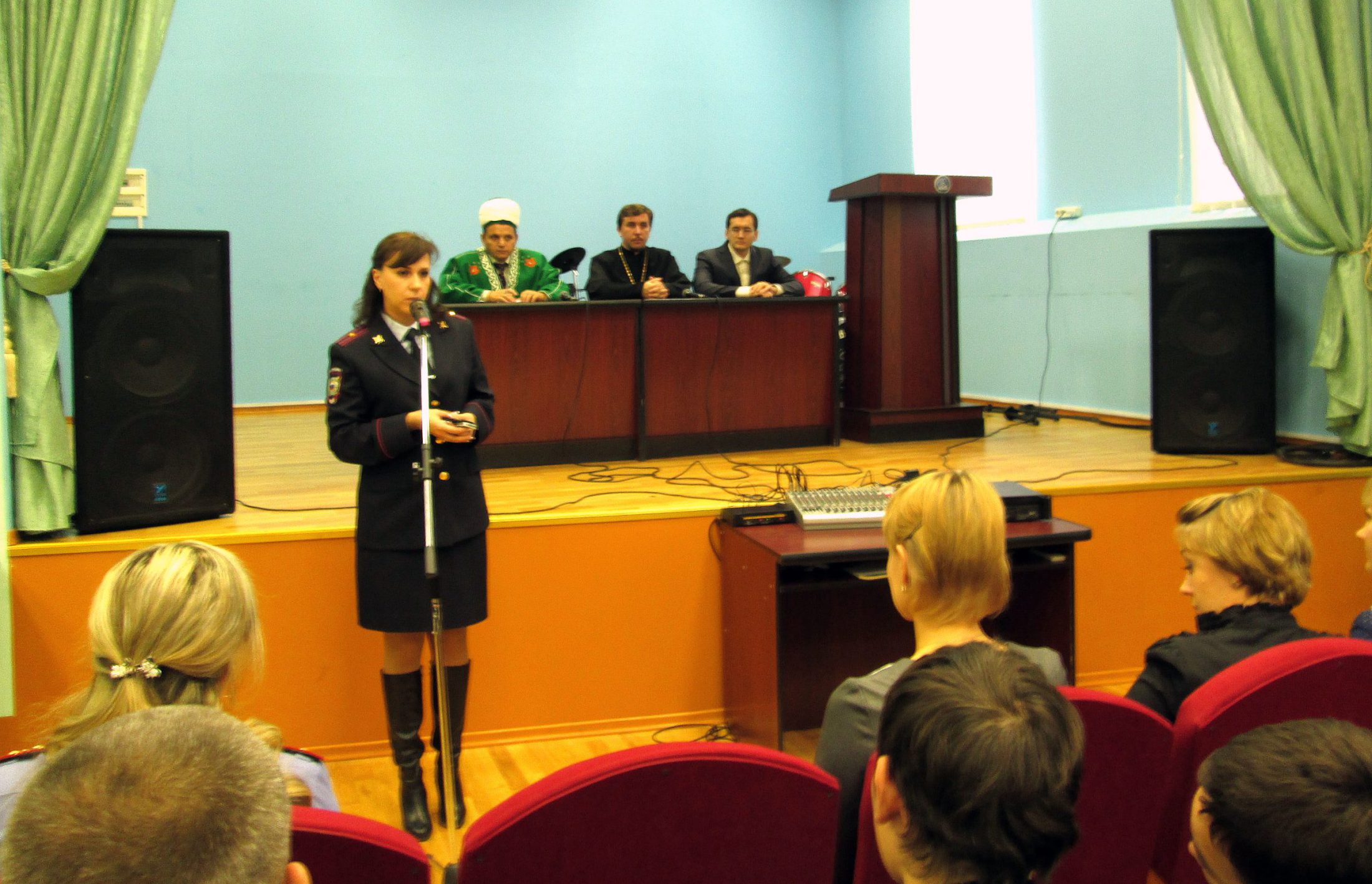 Проректор Оренбургской духовной семинарии принял участие в круглом столе по профилактике национального и религиозного экстремизма