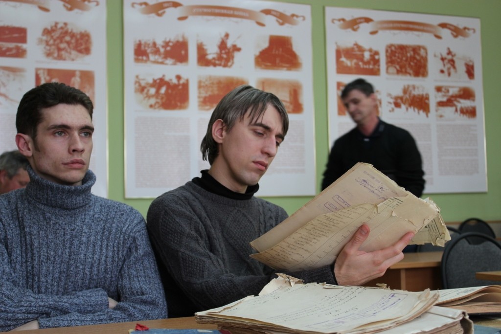 Студенты Оренбургской духовной семинарии посетили Оренбургский государственный архив.