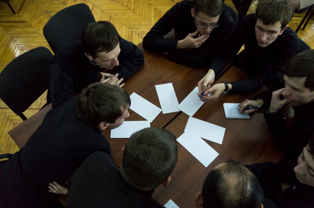 В Оренбургской духовной семинарии состоялась интеллектуальная игра «Что? Где? Когда?»