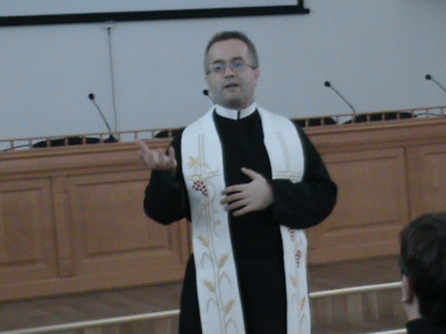 В Оренбургской духовной семинарии состоялась лекция священника Вальдемара Важиньски