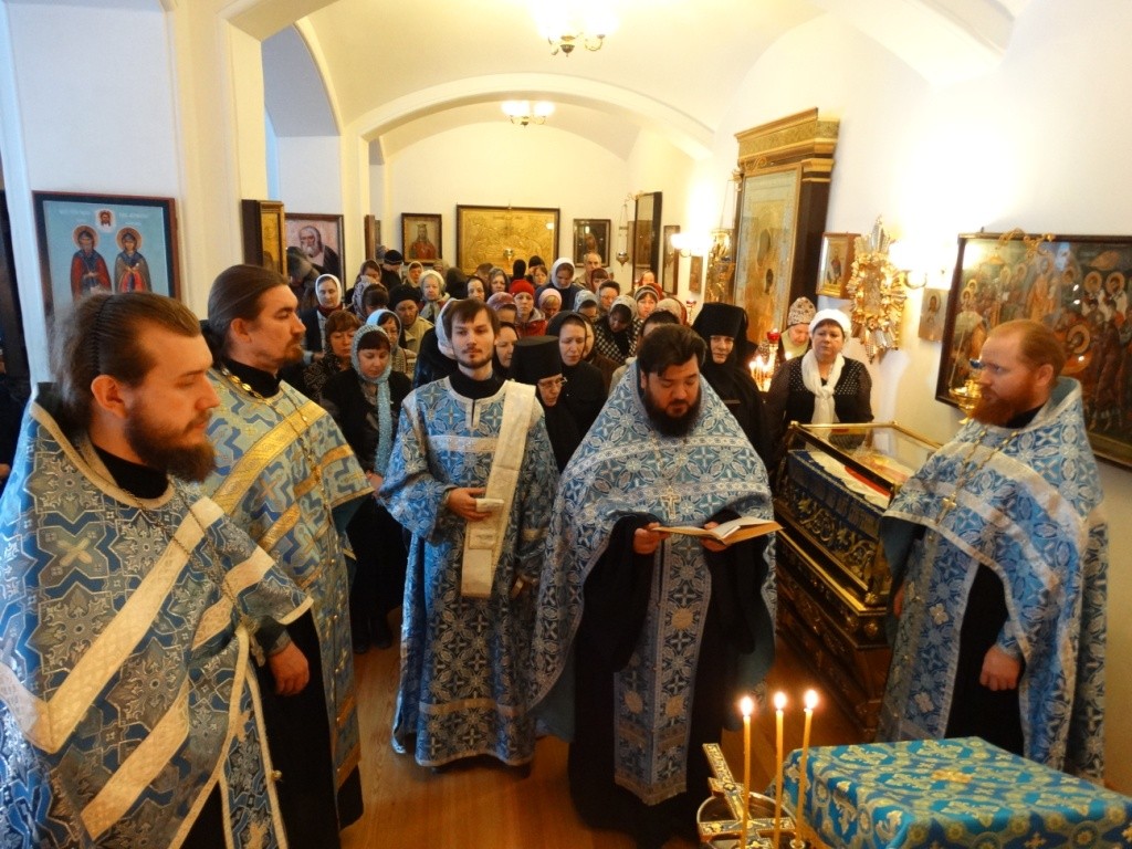 Ректор семинарии совершил молебен в Успенском женском монастыре