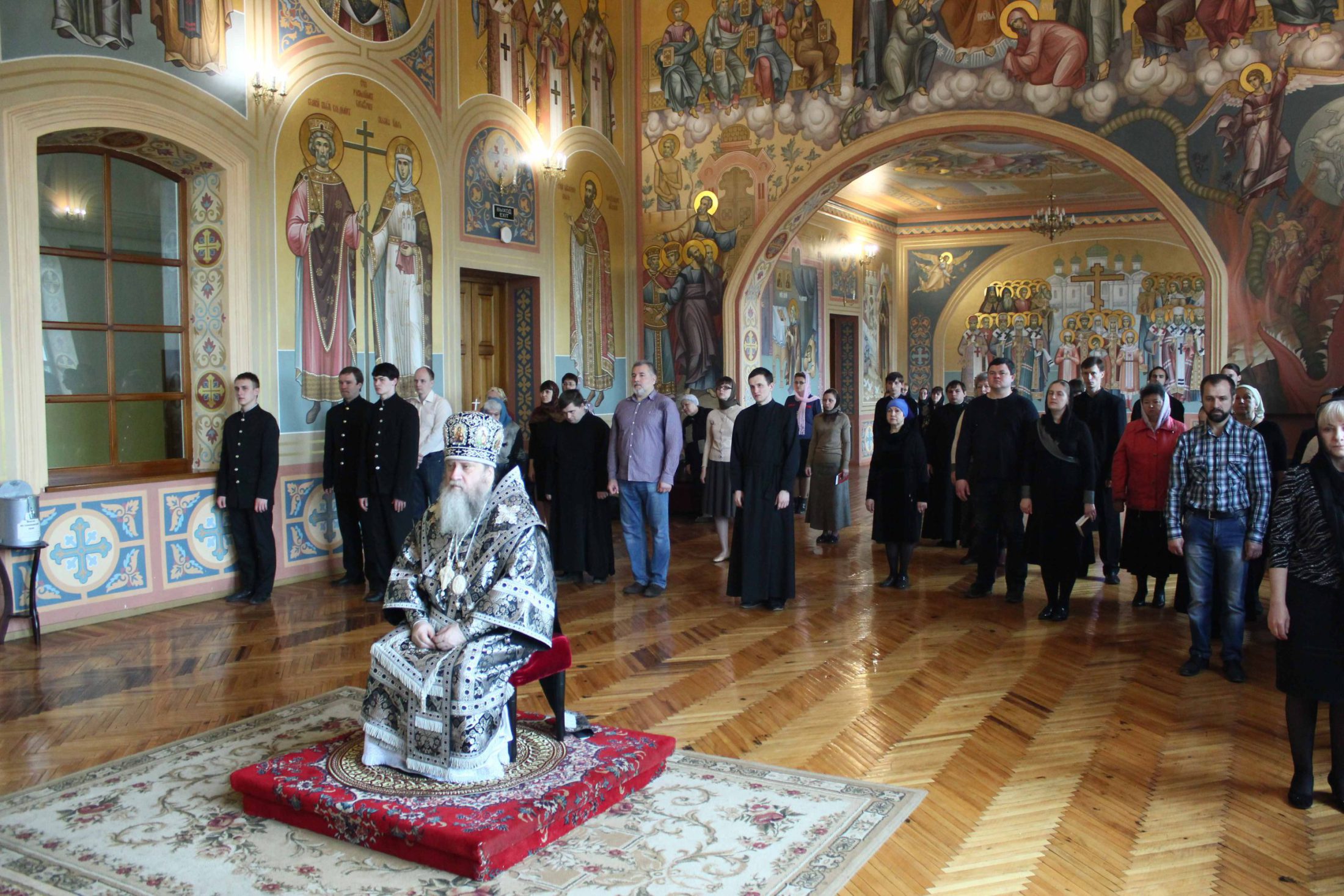 Митрополит Вениамин совершил Литургию Преждеосвященных Даров в храме Оренбургской духовной семинарии