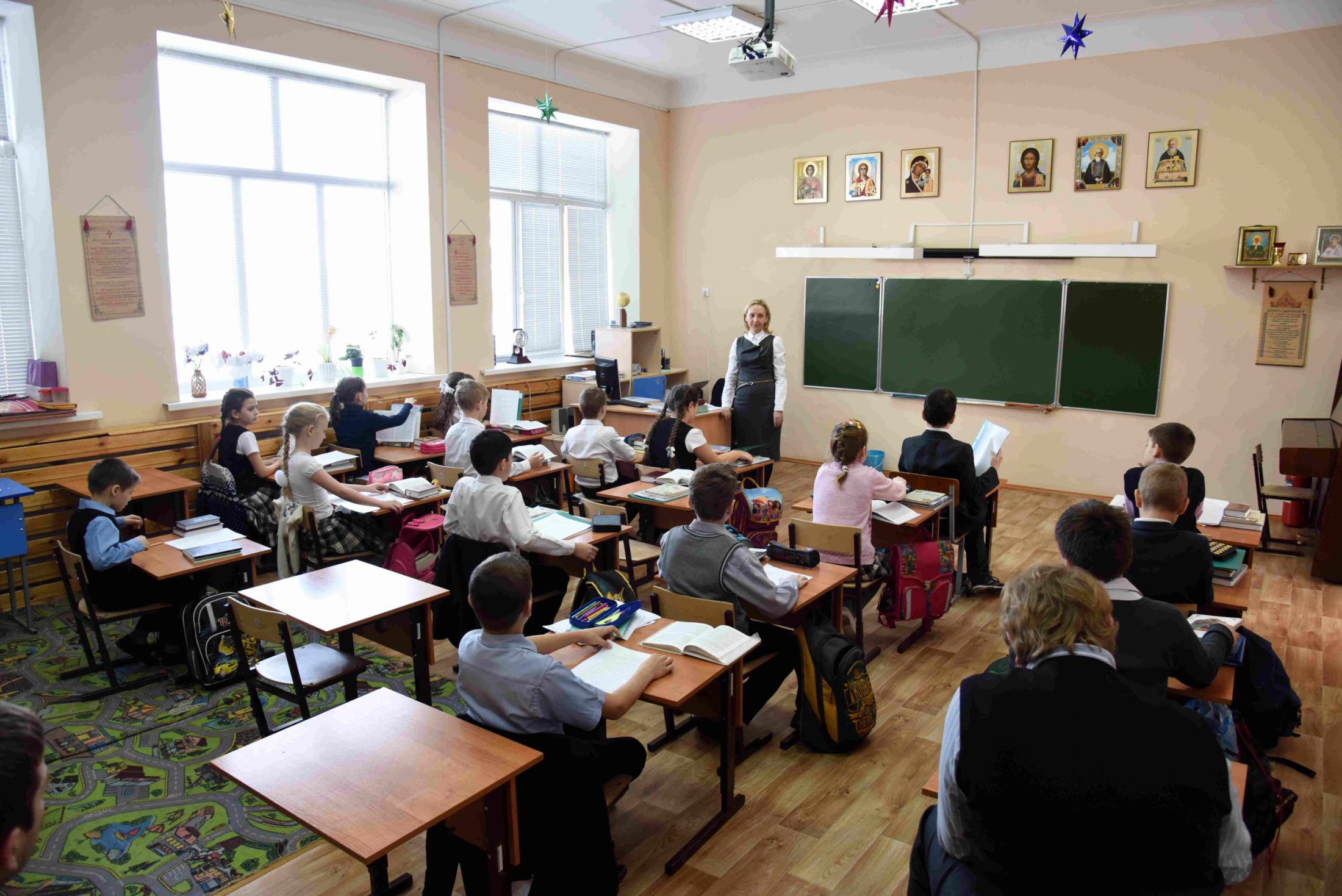 Студенты семинарии посетили епархиальную православную гимназию