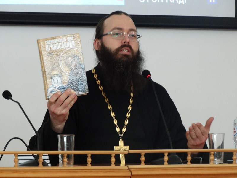 Православные оренбуржцы встретились с известным писателем и публицистом священником Валерием Духаниным