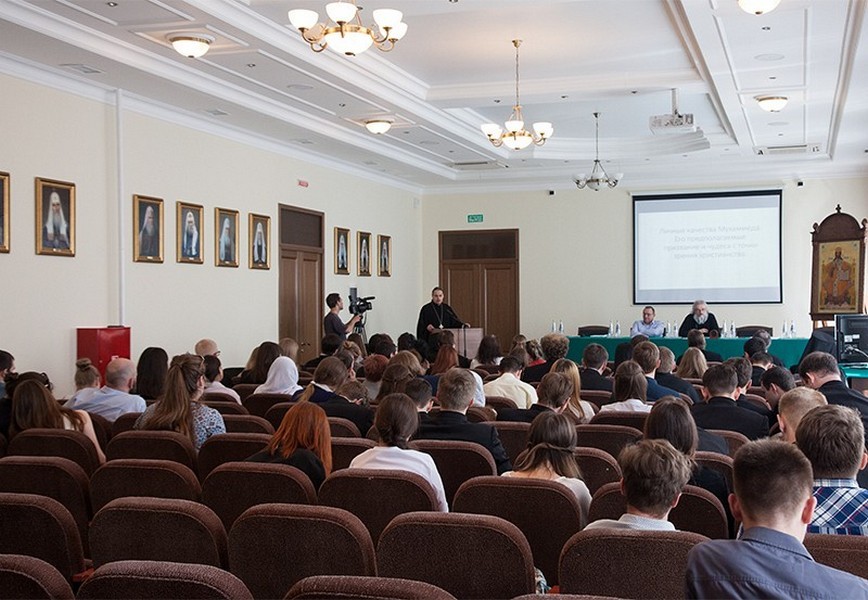 Студенты ОренДС приняли участие в III Всероссийской конференции молодых ученых-теологов в Саратове