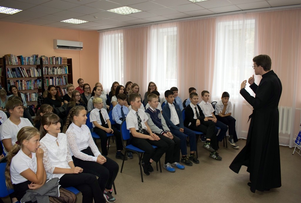 Студенты Оренбургской семинарии встретились с читателями Оренбургской областной полиэтнической детской библиотеки