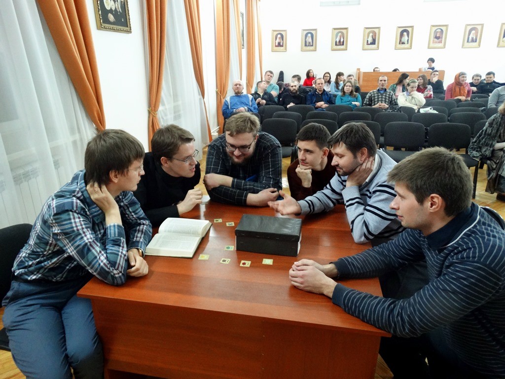 В Оренбургской духовной семинарии в пятый раз прошла ежегодная интеллектуальная игра «Что? Где? Когда?»