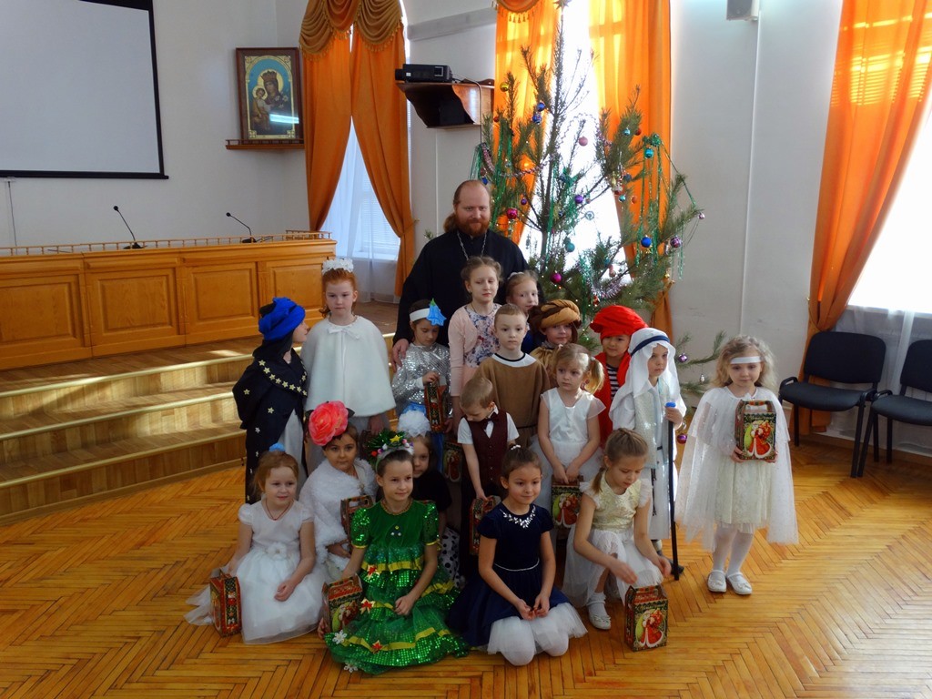 В воскресной школе «Лествица» при Оренбургской духовной семинарии состоялся Рождественский праздник