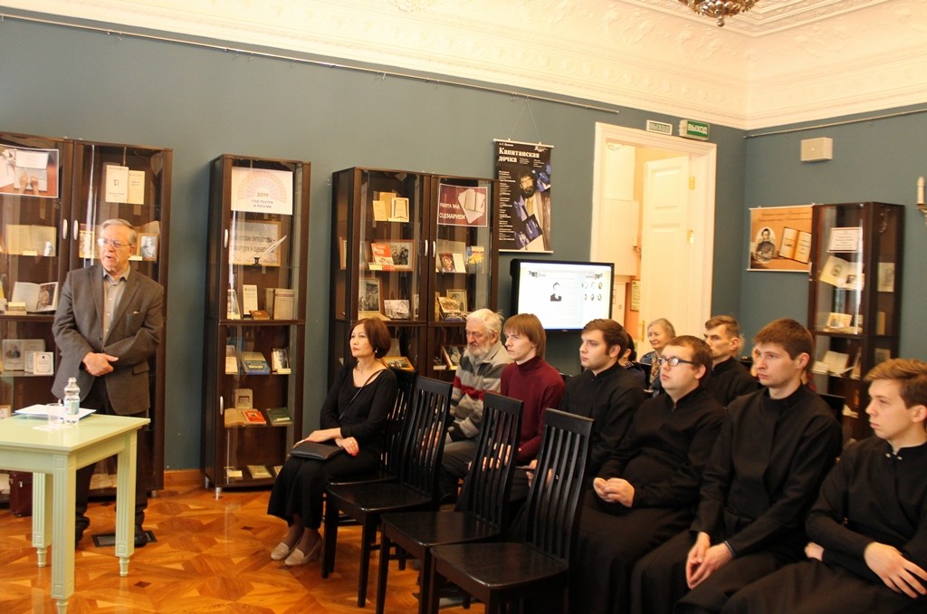 Студенты первого курса семинарии посетили публичную лекцию в Оренбургской областной библиотеке им. Н.К. Крупской