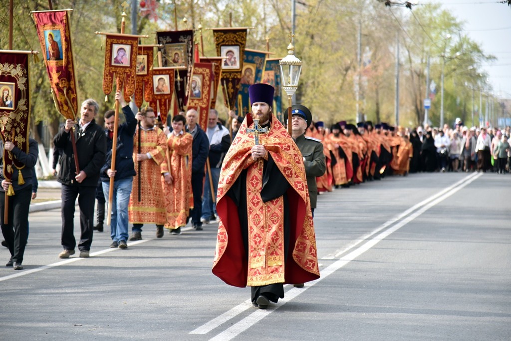 Преподаватели, сотрудники и студенты Оренбургской духовной семинарии приняли участие в общегородском Пасхальном крестном ходе