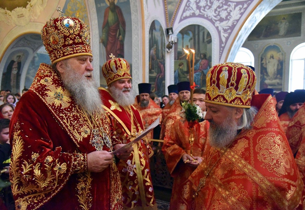 Духовник Оренбургской семинарии удостоен высокой богослужебной награды