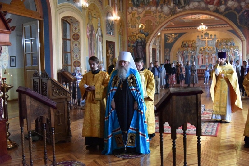 Митрополит Оренбургский и Саракташский Вениамин совершил Божественную литургию в домовом храме Оренбургской духовной семинарии