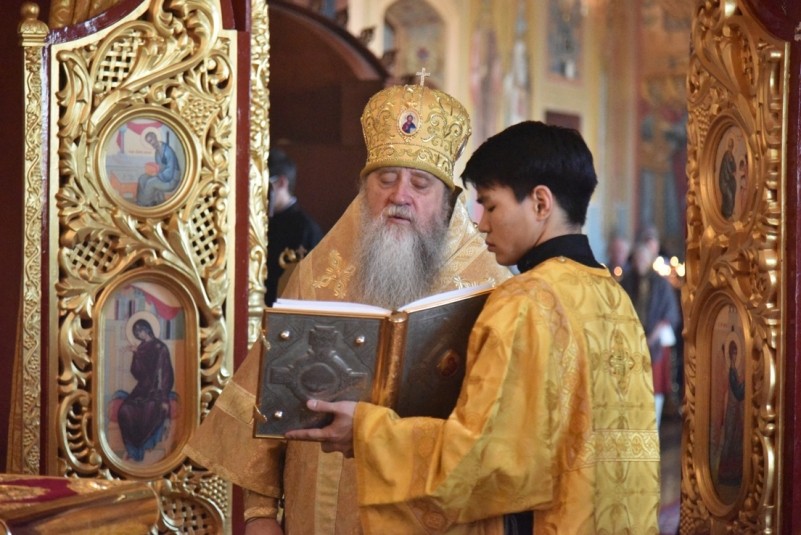 Глава Оренбургской епархии совершил Божественную литургию в домовом храме Оренбургской духовной семинарии