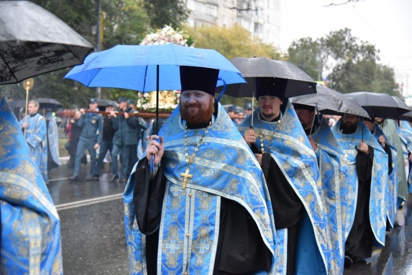 В день праздника Рождества Пресвятой Богородицы Оренбургская семинария приняла участие в традиционном общегородском крестном ходе