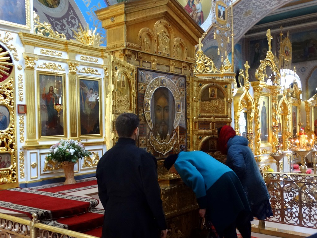 Преподаватели, сотрудники и студенты Оренбургской духовной семинарии помолились перед главной иконой Вооруженных сил России
