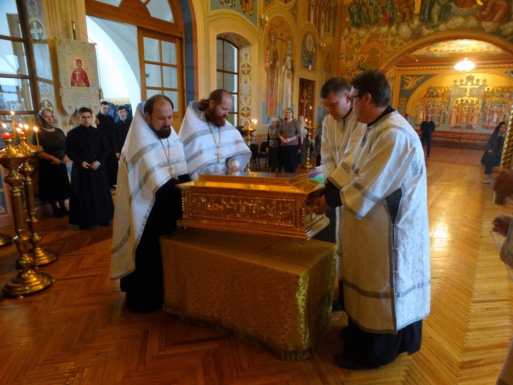 В домовый храм Оренбургской духовной семинарии прибыл ковчег с частицей мощей святителя Николая Чудотворца