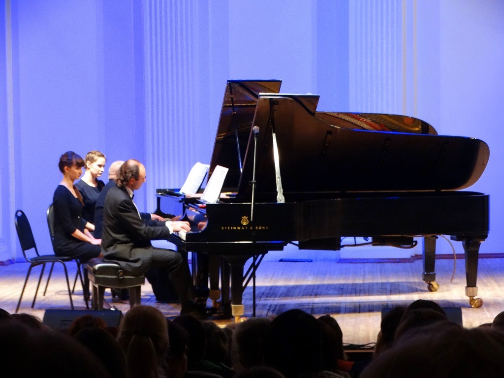 Студенты ОренДС посетили фортепианный концерт в Оренбургской филармонии