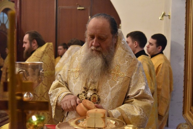 Митрополит Вениамин, епископ Ириней и епископ Алексий совершили Божественную литургию в домовом храме Оренбургской духовной семинарии