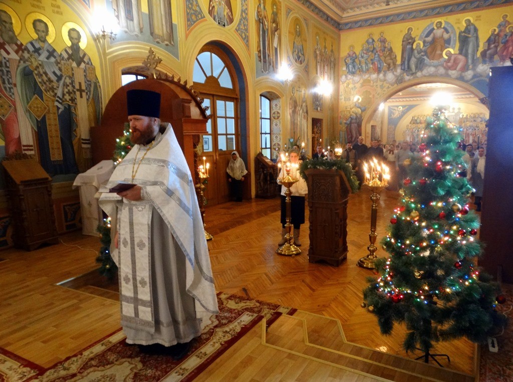 В ночь с 6 на 7 января в домовом храме Оренбургской духовной семинарии было совершено торжественное богослужение в честь праздника Рождества Христова