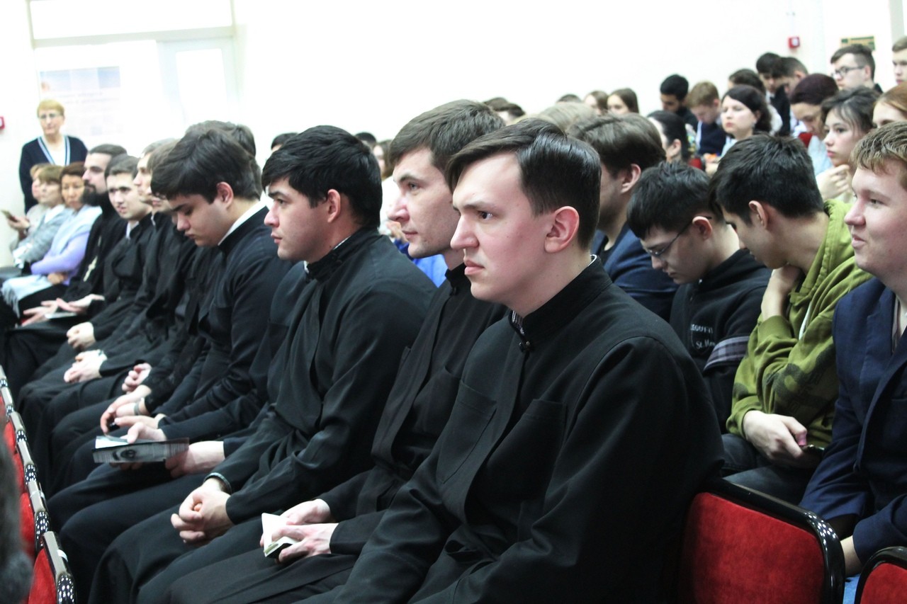 Преподаватели и студенты Оренбургской семинарии стали участниками круглого стола, посвященного проблемам демографического развития Оренбуржья