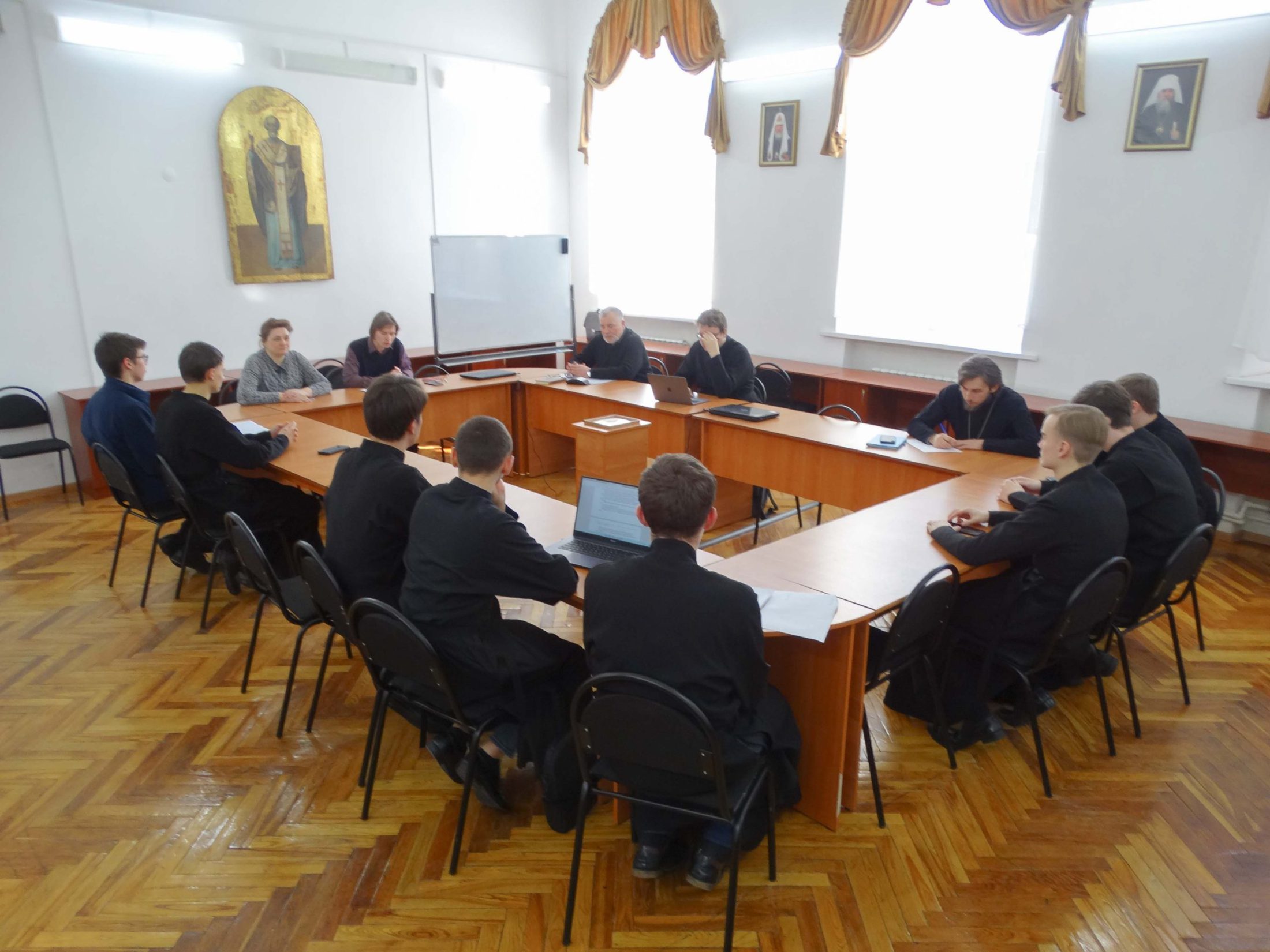 В Оренбургской духовной семинарии состоялся круглый стол «Игумен земли Русской»