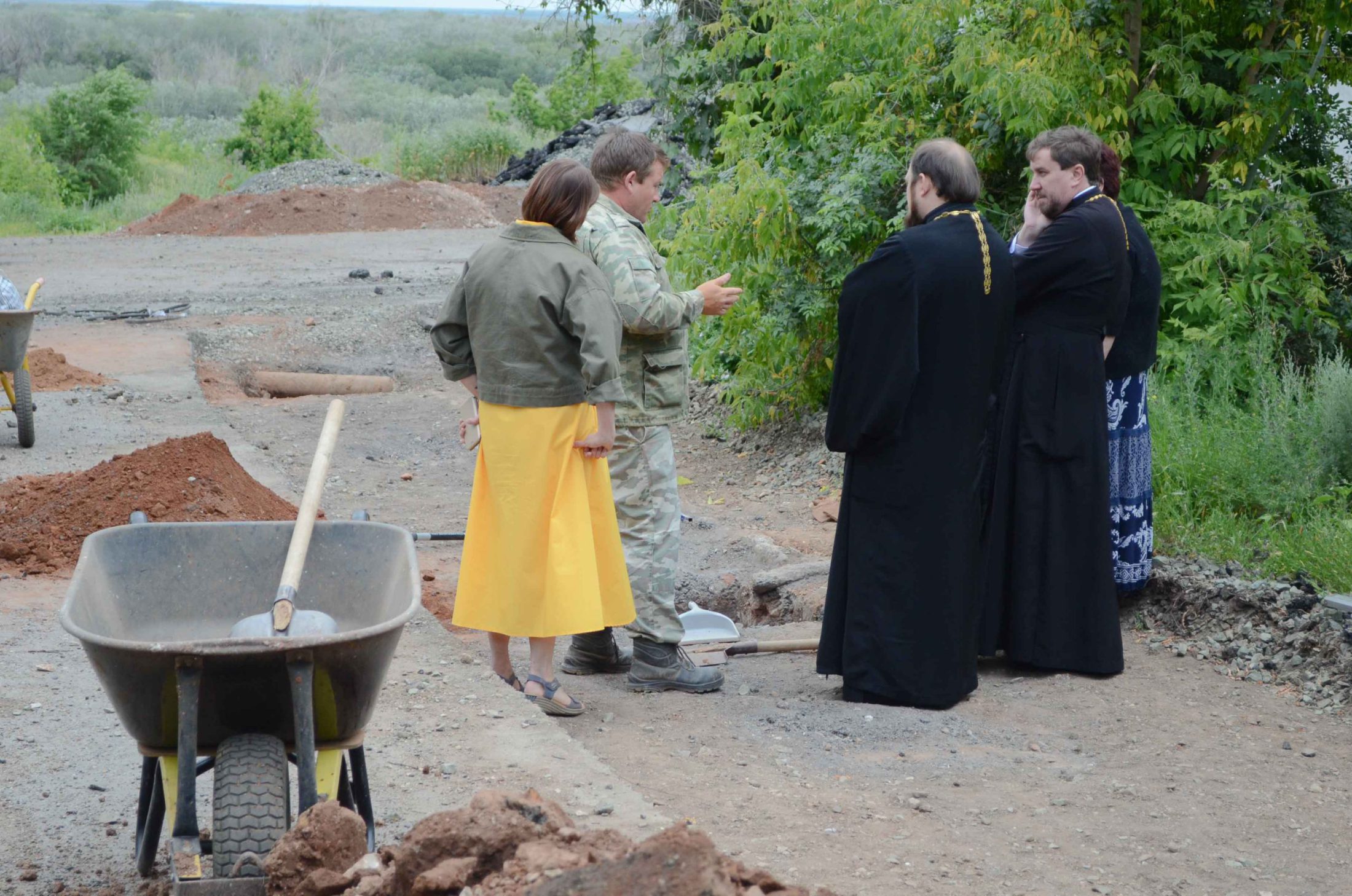 Члены администрации посетили археологические раскопки