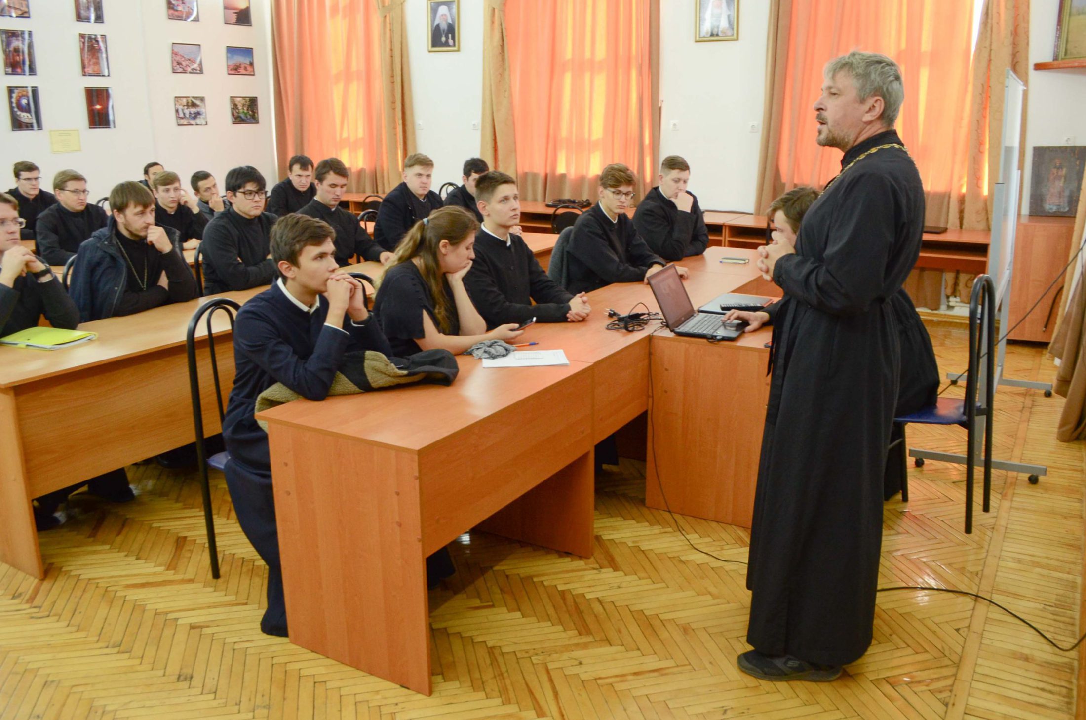 Протоиерей Андрей Страйков встретился со студентами Оренбургской духовной семинарии