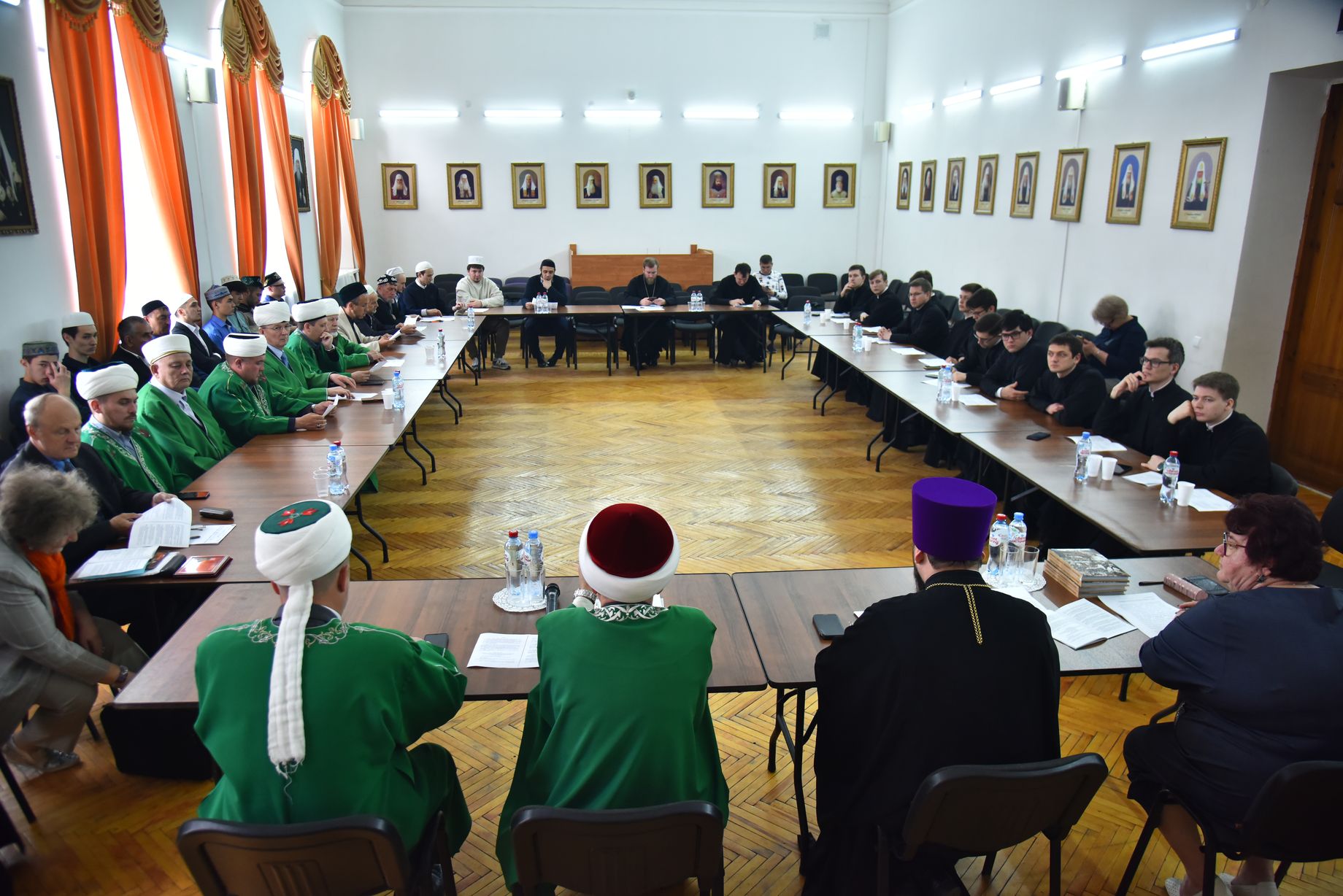 В Оренбургской духовной семинарии состоялся круглый стол, посвященный межрелигиозному диалогу