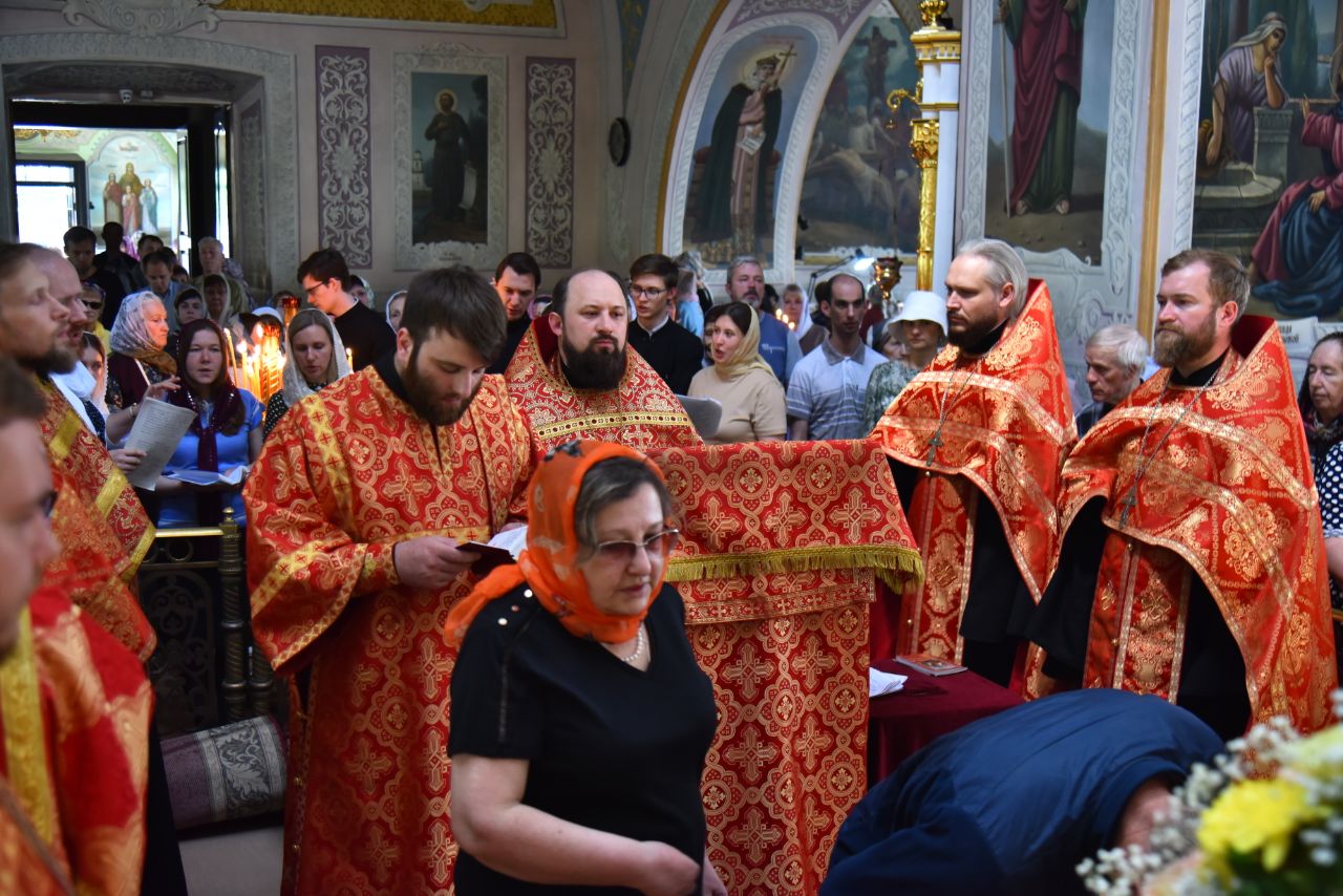 Представители ОренДС совершили молебен у мощей великомученика Георгия Победоносца
