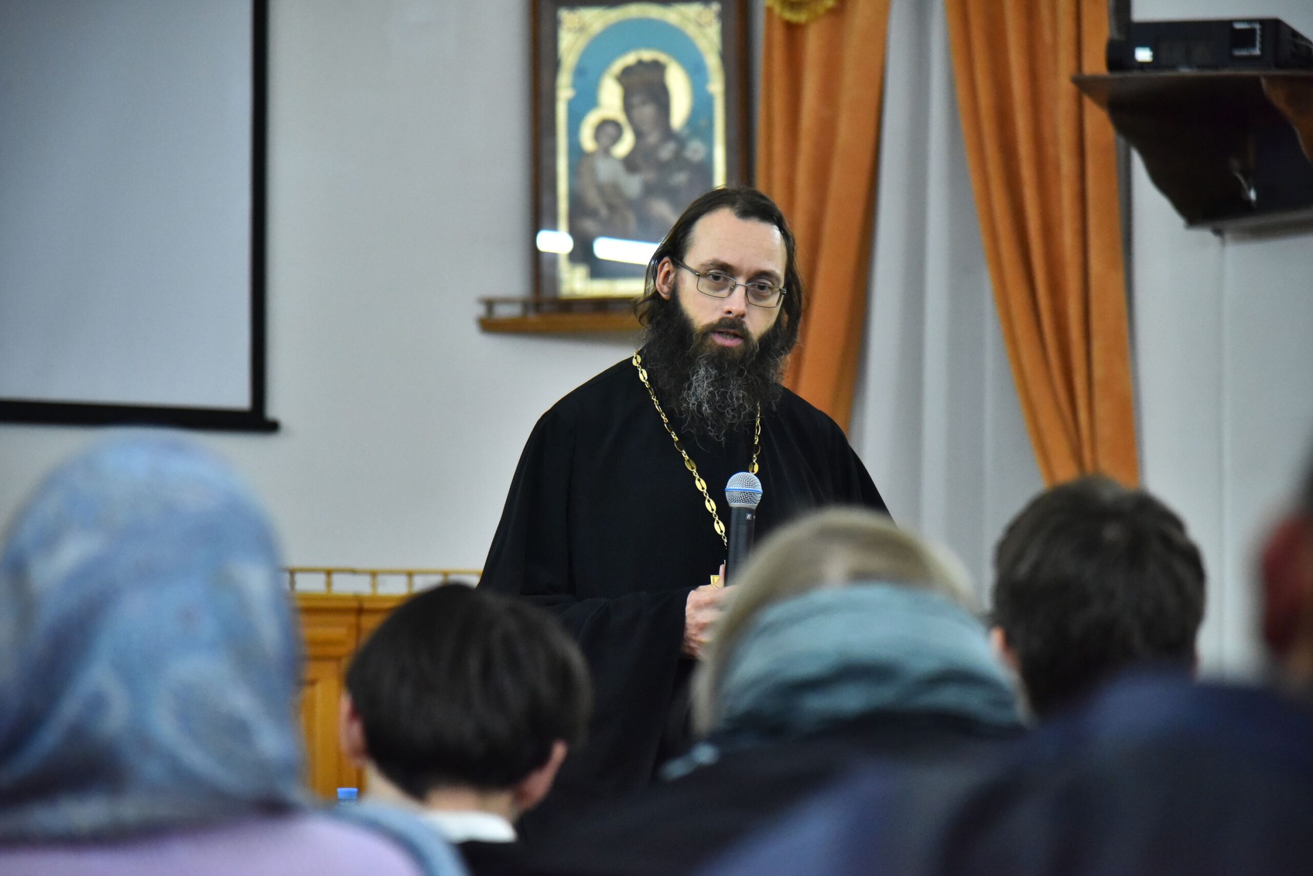 В Оренбургской духовной семинарии прошла встреча со священником Валерием Духаниным