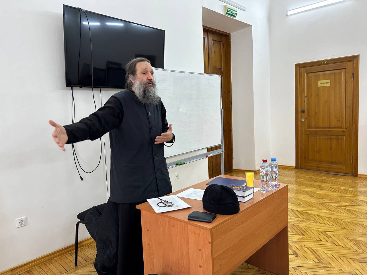 Наместник мужского монастыря провел встречу с обучающимися ОренДС