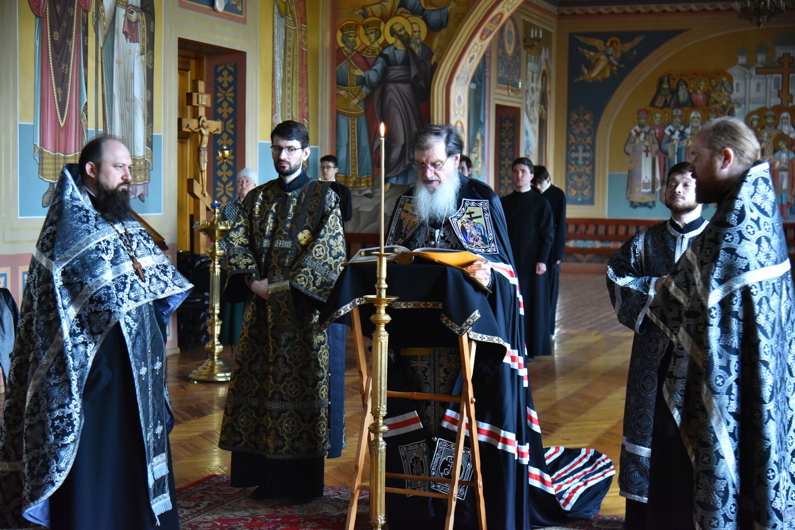 В Оренбургской духовной семинарии архипастырь совершил богослужение Великого Понедельника