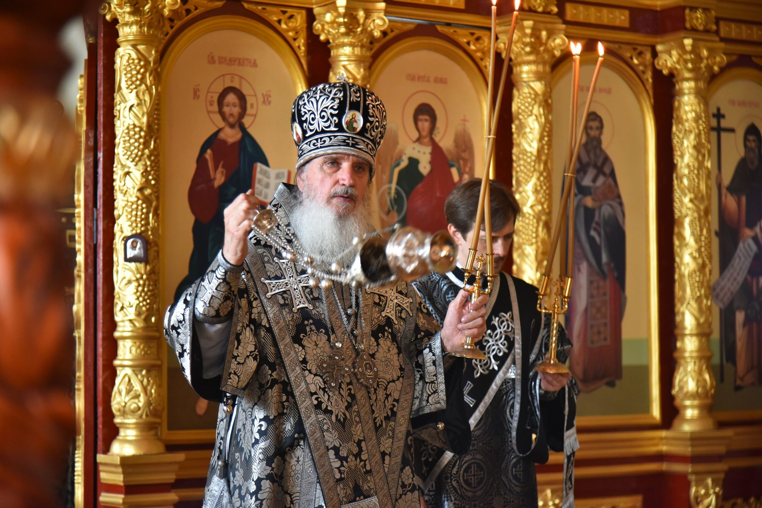 В Великую Среду Высокопреосвященнейший митрополит Петр совершил богослужения в Духовной семинарии