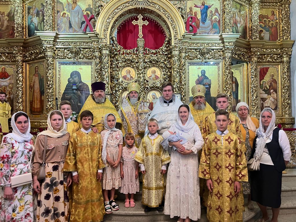 Студенты ОренДС рукоположены в сан священника и иеродиакона