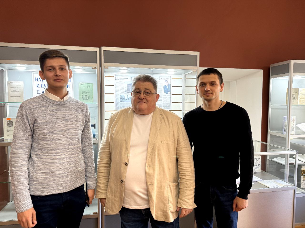 Студенты 4 курса бакалавриата приняли участие в открытие выставки «Научные труды и публикации Д. А. Сафонова»