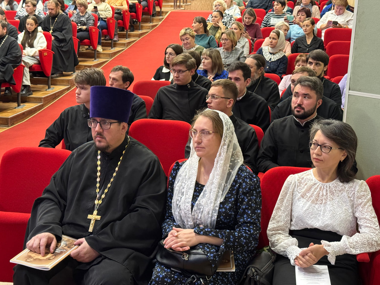 Оренбургская духовная семинария приняла участие в открытии XVIII евразийских Богородице-Рождественских образовательных чтений