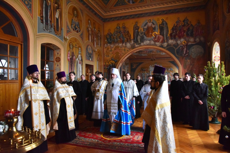 Митрополит Петр совершил праздничный молебен в домовом храме ОренДС