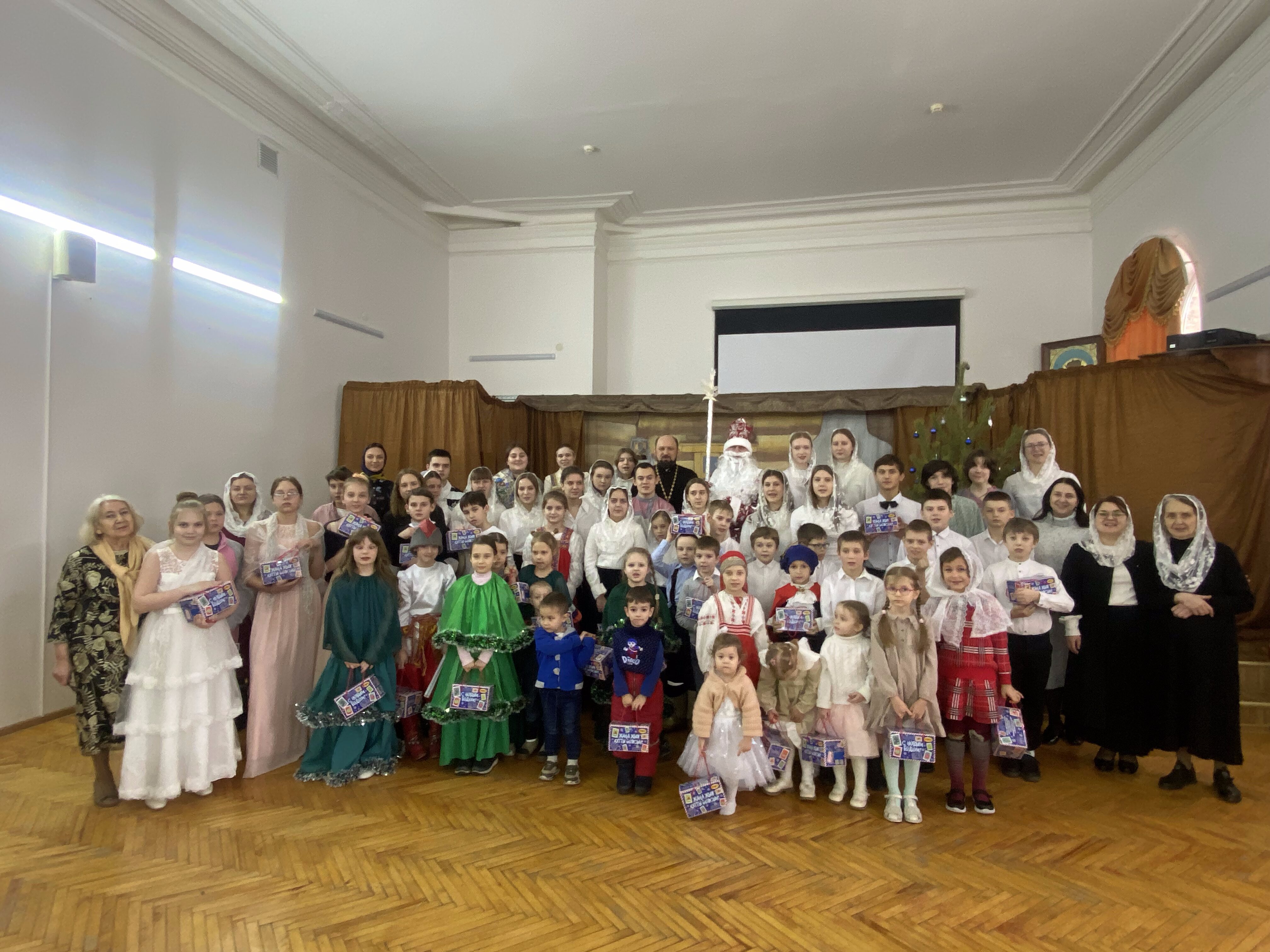 Рождественский праздник для детей прошёл в воскресной школе «Лествица» при Оренбургской духовной семинарии