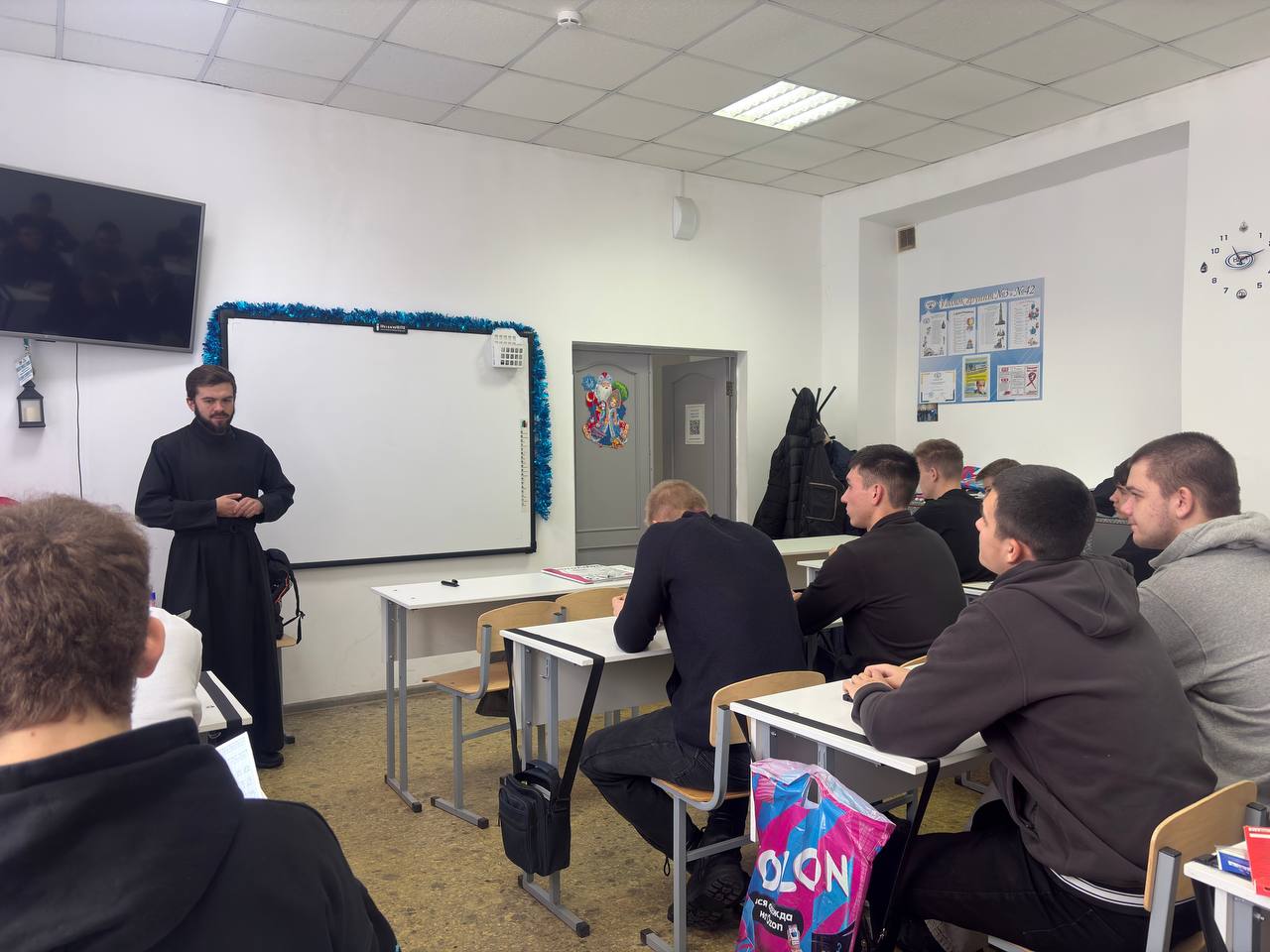 Старший преподаватель кафедры церковно-практических дисциплин провел встречу со студентами Нефтегазоразведочного техникума