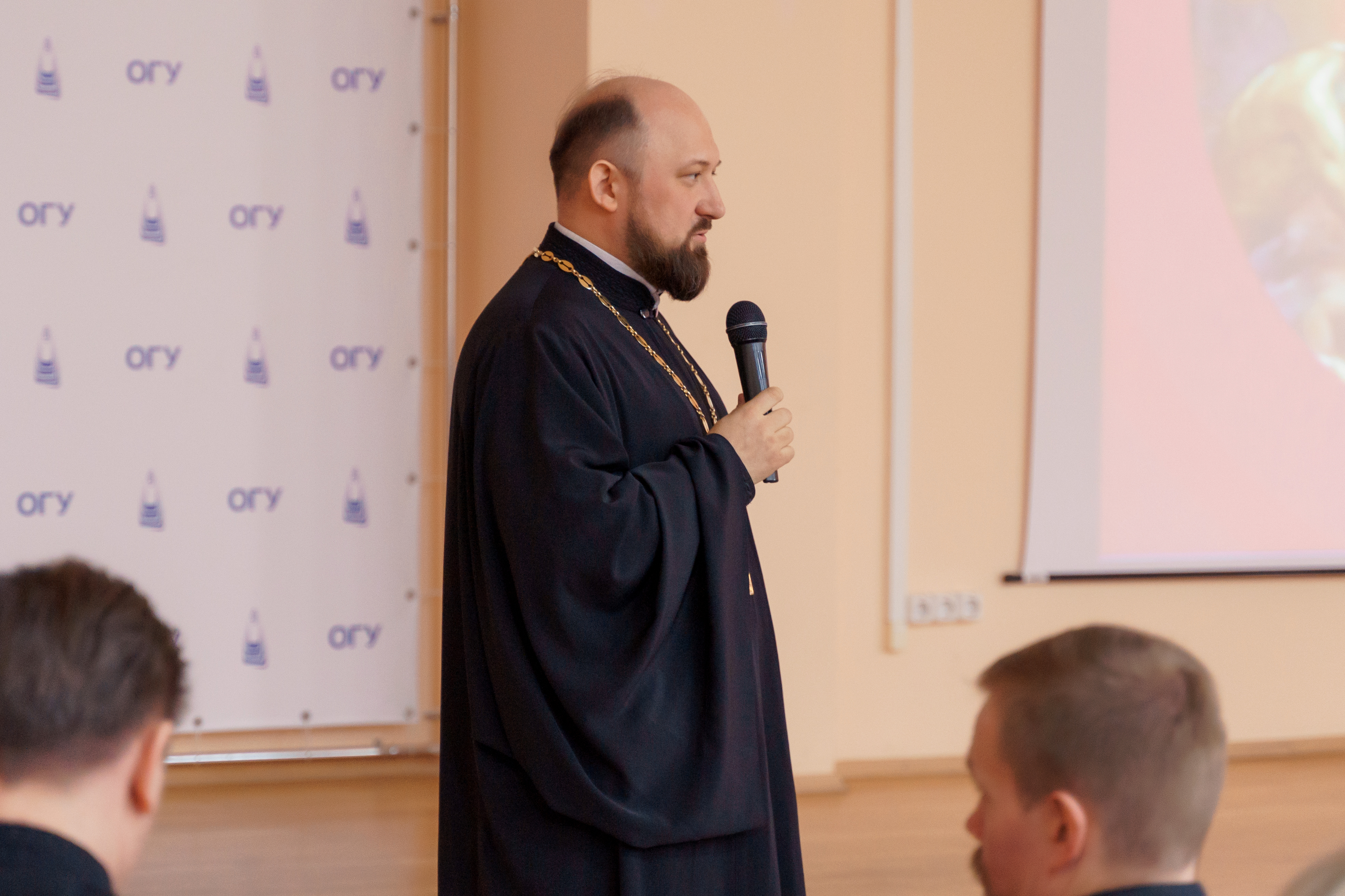 Ректор ОренДС поздравил студентов ОГУ в праздником Воскресения Христова